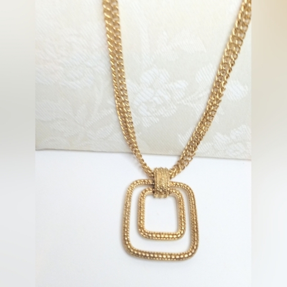 Monet Necklace 1970's Chunky Double Square Pendant Gold Tone Double Chain RARE - Picture 3 of 7